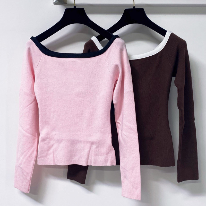 Off Shoulder Top - Kolorowy kontrast, fason z odkrytymi ramionami,